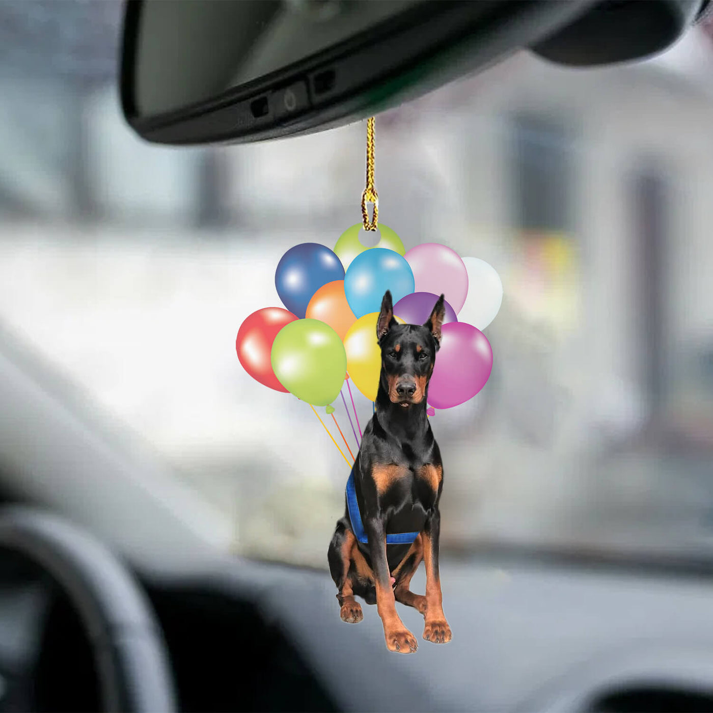 Doberman hond fly met ballonnen autohanger