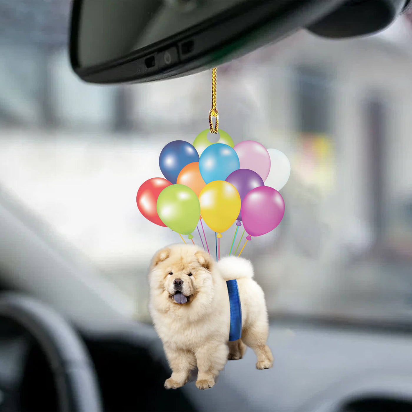 Chow Chow hond fly met ballonnen autohanger